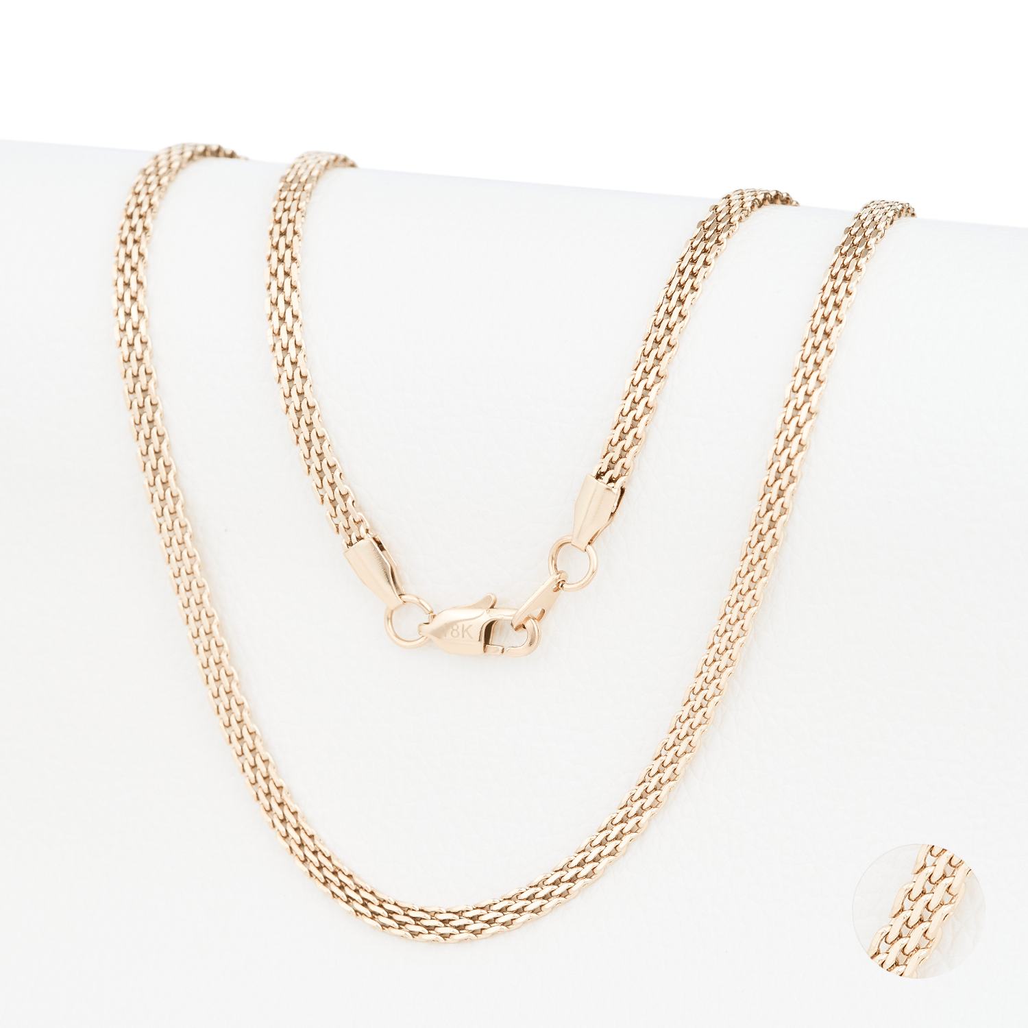 Cadena Forza Intrecciata 4mm en Oro laminado 18K. Su diseño de eslabón tejido chino crea una superficie continua que refleja la luz con intensidad y equilibrio. Broche Langosta tradicional.
Descúbrela en distintos tamaños y presentación.
Di Vogel Joyería Premium Chile