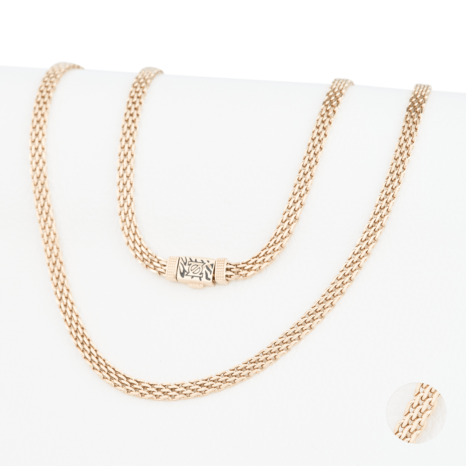 Cadena Forza Intrecciata 4mm en Oro laminado 18K. Su diseño de eslabón tejido chino crea una superficie continua que refleja la luz con intensidad y equilibrio. Broche cajón para mayor seguridad.
Descúbrela en distintos tamaños y presentación.
Di Vogel Joyería Premium Chile