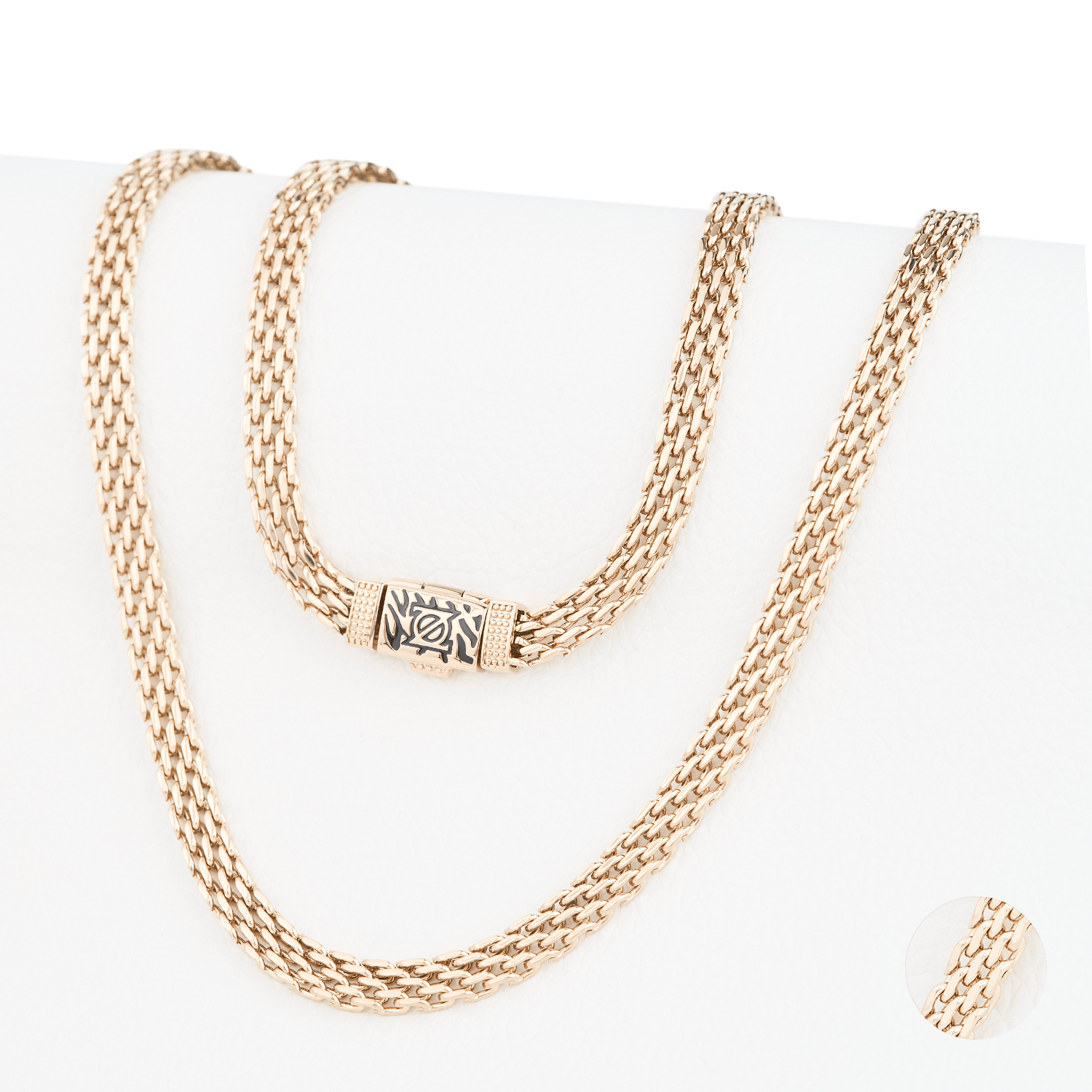 Cadena Forza Intrecciata 6mm en Oro laminado 18K. Su diseño de eslabón tejido chino crea una superficie continua que refleja la luz con intensidad y equilibrio. Broche cajón para mayor seguridad.
Descúbrela en distintos tamaños y presentación.
Di Vogel Joyería Premium Chile