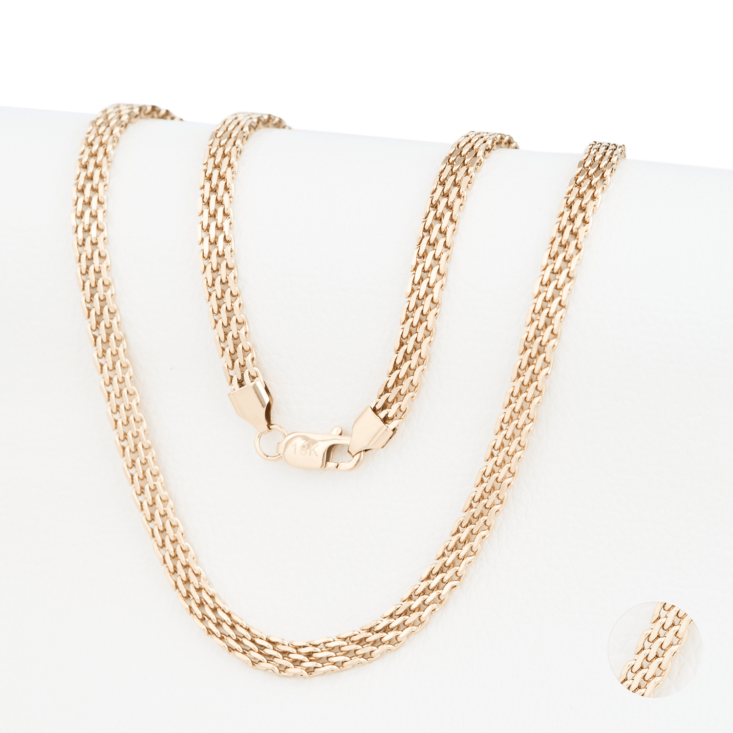 Cadena Forza Intrecciata 6mm en Oro laminado 18K. Su diseño de eslabón tejido chino crea una superficie continua que refleja la luz con intensidad y equilibrio. Broche Langosta tradicional.
Descúbrela en distintos tamaños y presentación.
Di Vogel Joyería Premium Chile