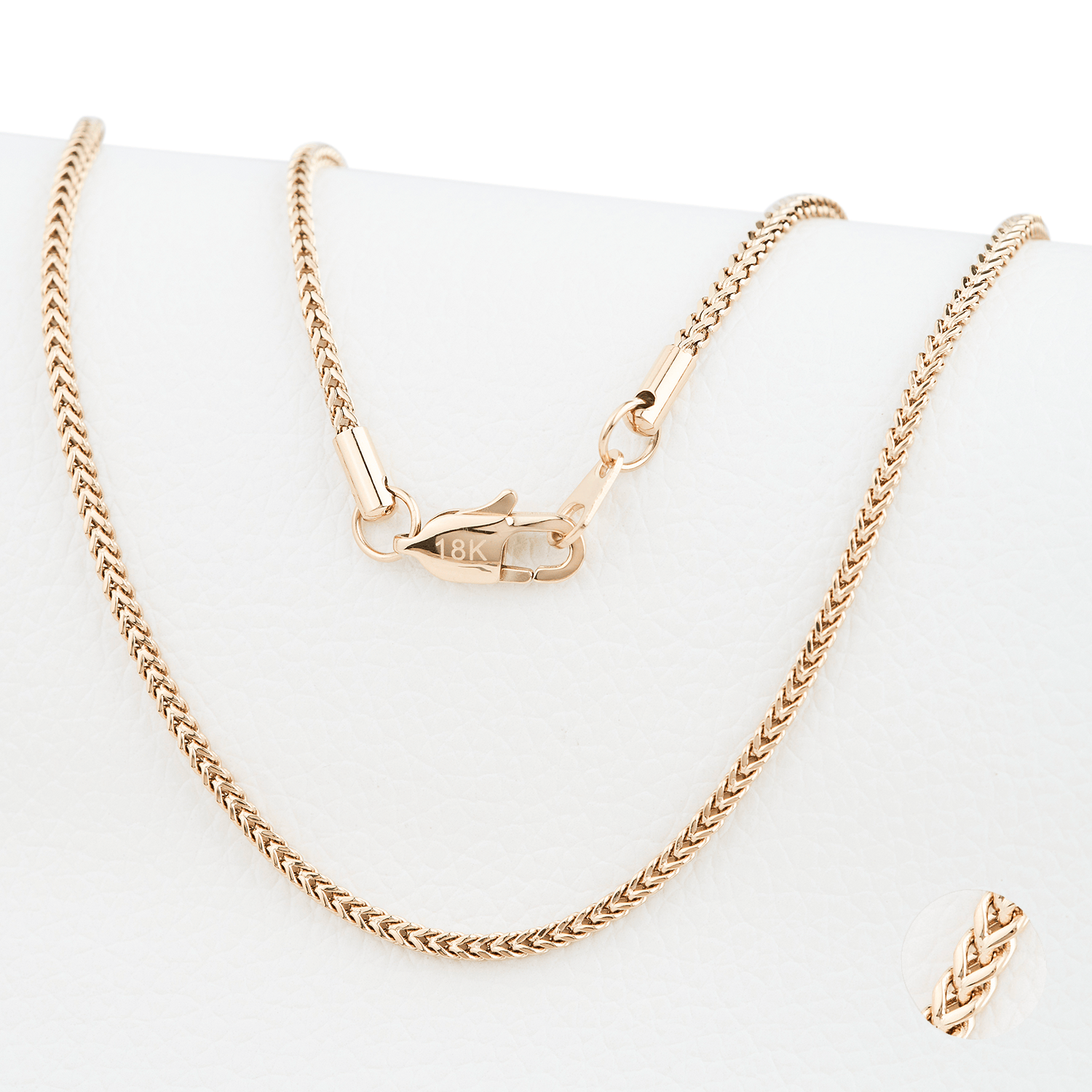 Cadena Spiga Aurea 2mm en Oro laminado 18K. Su diseño de eslabón espiga destaca por su tejido continuo y compacto que crea una superficie uniforme, suave al tacto y altamente reflectante.  Broche Langosta tradicional.
Descúbrela en distintos tamaños y presentación.
Di Vogel Joyería Premium Chile