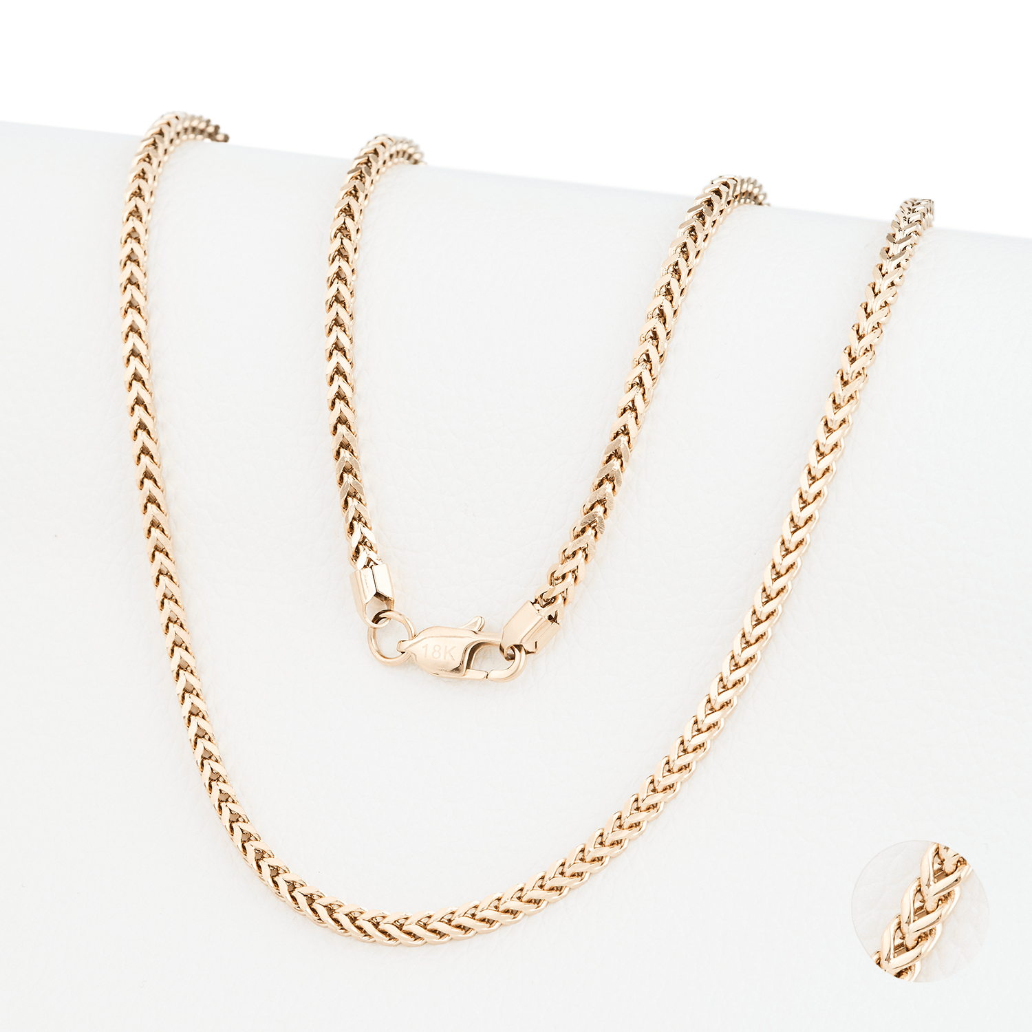 Cadena Spiga Aurea 4mm en Oro laminado 18K. Su diseño de eslabón espiga destaca por su tejido continuo y compacto que crea una superficie uniforme, suave al tacto y altamente reflectante. Broche Langosta tradicional.
Descúbrela en distintos tamaños y presentación.
Di Vogel Joyería Premium Chile