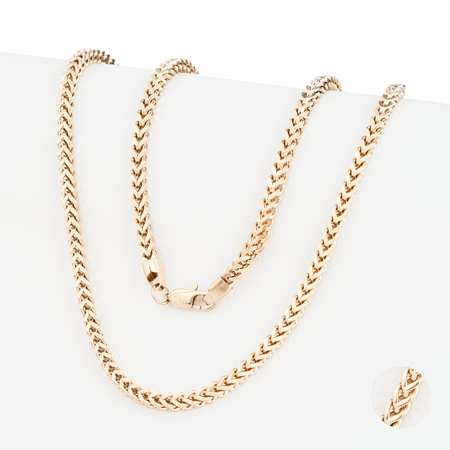 Cadena Spiga Aurea 6mm en Oro laminado 18K. Su diseño de eslabón espiga destaca por su tejido continuo y compacto que crea una superficie uniforme, suave al tacto y altamente reflectante. Broche Langosta tradicional.
Descúbrela en distintos tamaños y presentación.
Di Vogel Joyería Premium Chile