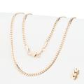 Cadena Serpente Liscio Aurea 2mm en Oro laminado 18K. Su diseño de eslabón serpiente se caracteriza por su superficie lisa y uniforme, creando una caída suave sobre la piel y un brillo envolvente que refleja la luz de manera constante. Broche langosta tradicional.
Descúbrela en distintos tamaños y presentación.
Di Vogel Joyería Premium Chile