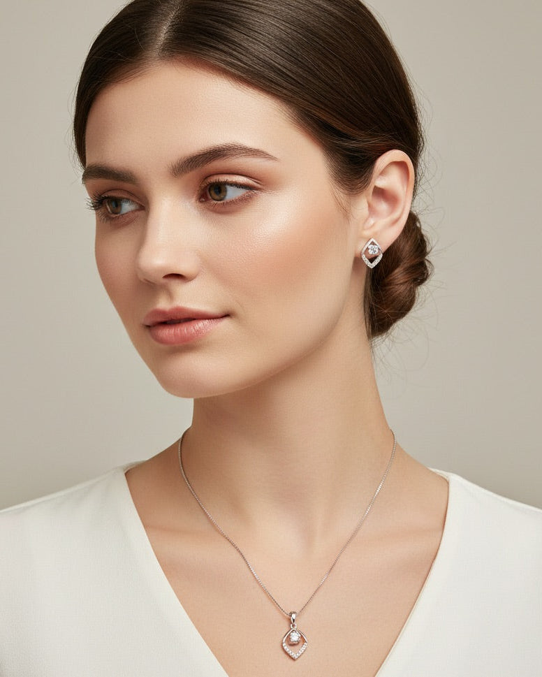 Modelo femenina luciendo el conjunto Armonia de la Línea Signature Di Vogel