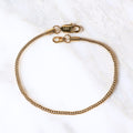 Pulsera Serpente Aurea Incisa 2mm en Oro laminado 18K. Su diseño crea una superficie suave y altamente luminosa, aportando elegancia definida sin exceso. Broche langosta tradicional.
Descúbrela en distintos tamaños y presentación.
Di Vogel Joyería Premium Chile