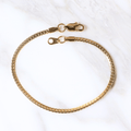 Pulsera Serpente Aurea Incisa 2mm en Oro laminado 18K. Su diseño de eslabón veneciano con una estructura que aporta presencia limpia y sofisticada. Broche langosta tradicional.
Descúbrela en distintos tamaños y presentación.
Di Vogel Joyería Premium Chile