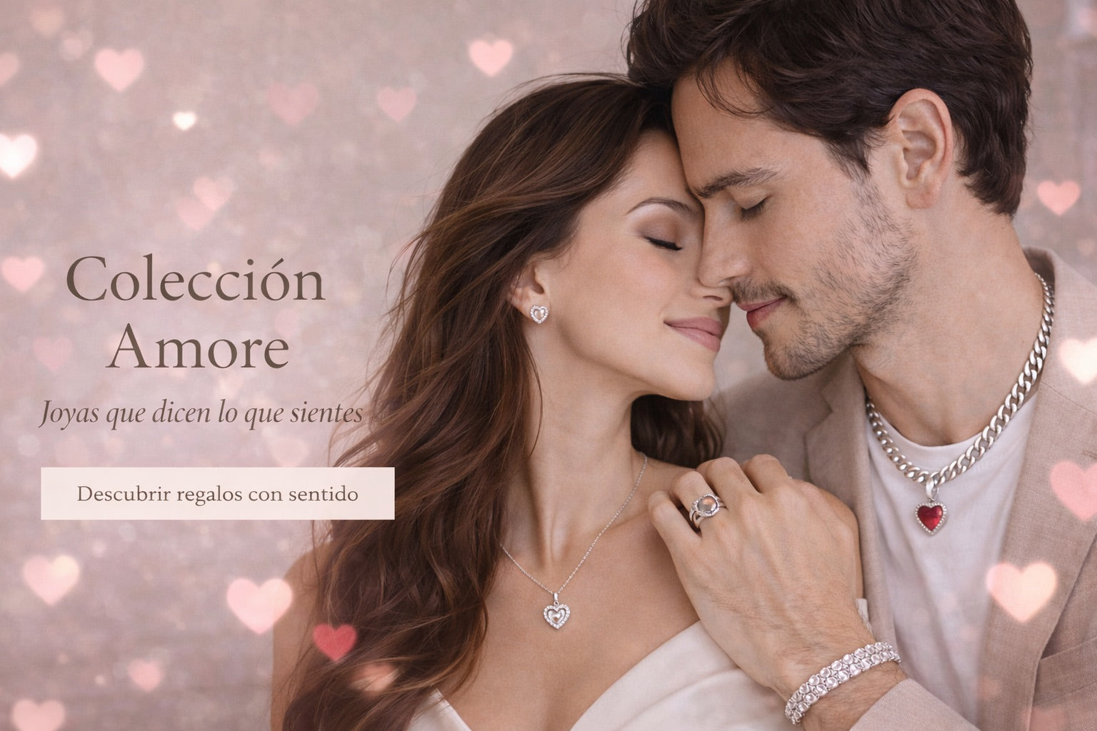 Banner principal de la colección Amore Di Vogel. Muestra a una pareja apoyando sus rostros de manera romántica, luciendo joyas de la colección Amore.