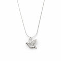 Collar Colomba Di Luce plata italiana 925. Incluye cadena de hilo diamantado y colgante con microcircones incrustados.
El diseño es una paloma volando con microcircones incrustados en sus alas y vientre.
Línea Signature Di Vogel