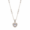 Collar Cuore Luminoso plata italiana 925.
Incluye cadena veneciana con puntos y colgante. Diseño de corazón de circón con microcircones.
Línea Essenziale Di Vogel